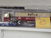 Lot 69 - vrachtwagen united van lines nieuw in verpakking - afbeelding 1 van  3