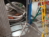 Lot 69 - werflicht op statief - afbeelding 2 van  4