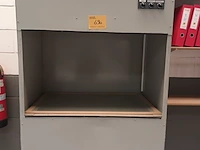 Lot 690 - verticale laminaire flowkast - afbeelding 1 van  2