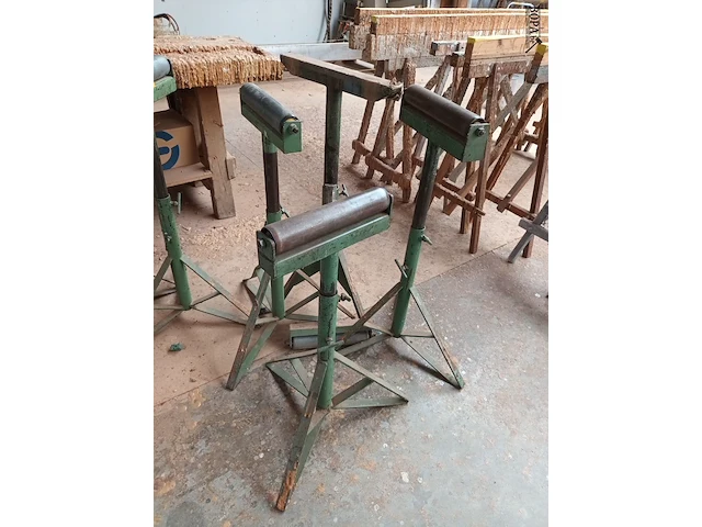 Lot 691 - roller stands. 6 stuks - afbeelding 4 van  4