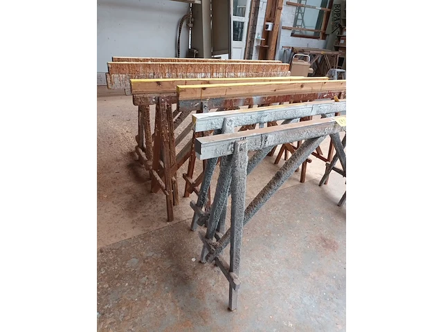 Lot 692 - houten schragen. 8 stuks - afbeelding 3 van  3