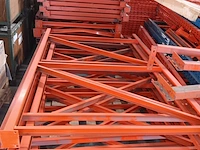 Lot 692 - staanders voor rekken en hekkens - afbeelding 2 van  5