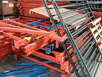 Lot 692 - staanders voor rekken en hekkens - afbeelding 3 van  5