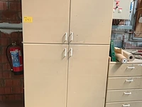 Lot 693 - kast - afbeelding 1 van  3