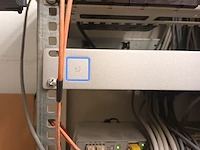 Lot 694 - serverkast - afbeelding 3 van  3