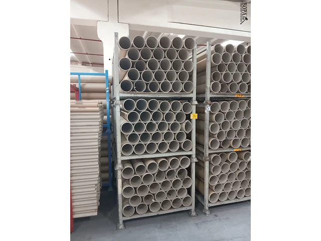 Lot 694 - stapelbak met kartonnen kokers. 12 stuks - afbeelding 1 van  2