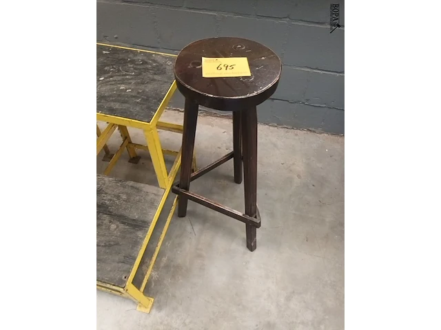 Lot 695 - barkruk en trapjes - afbeelding 3 van  3
