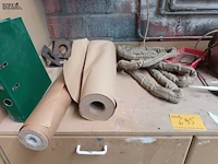 Lot 695 - werkbank met inhoud - afbeelding 2 van  3