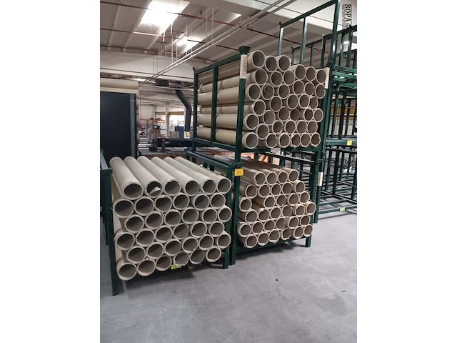 Lot 697 - stapelbak met kartonnen kokers. 3 stuks - afbeelding 1 van  2