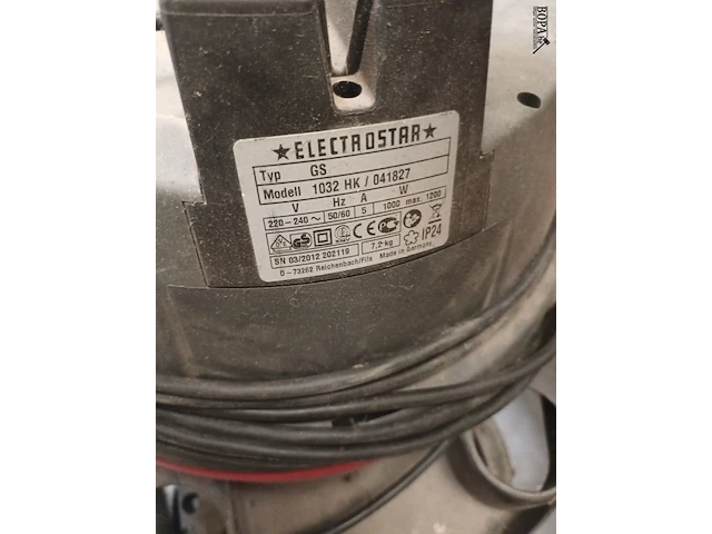 Lot 697 - stofzuiger electrostar - afbeelding 2 van  3