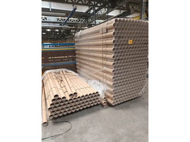 Lot 698 - kartonnen buizen. 2 palletten - afbeelding 2 van  2