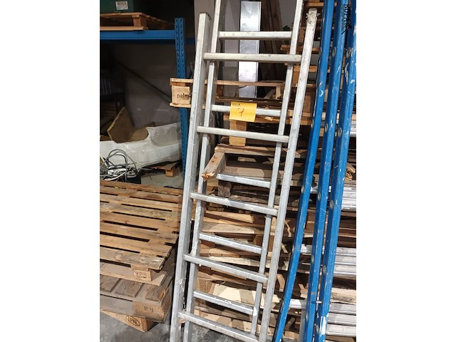 Lot 7 - aluminium ladder. 2 stuks - afbeelding 1 van  3