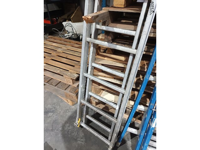 Lot 7 - aluminium ladder. 2 stuks - afbeelding 3 van  3