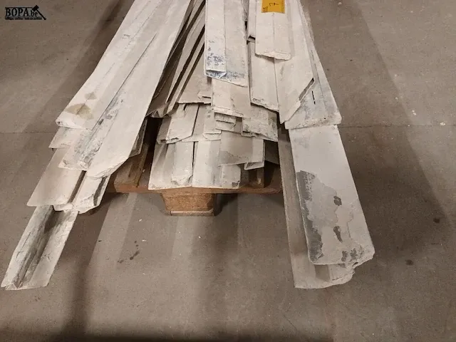 Lot 7 - aluminium stukadoorslatten. ca. 30 stuks - afbeelding 2 van  3
