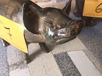 Lot 7 - bronzen varken pierre chenet - afbeelding 2 van  4