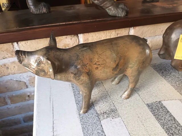 Lot 7 - bronzen varken pierre chenet - afbeelding 3 van  4