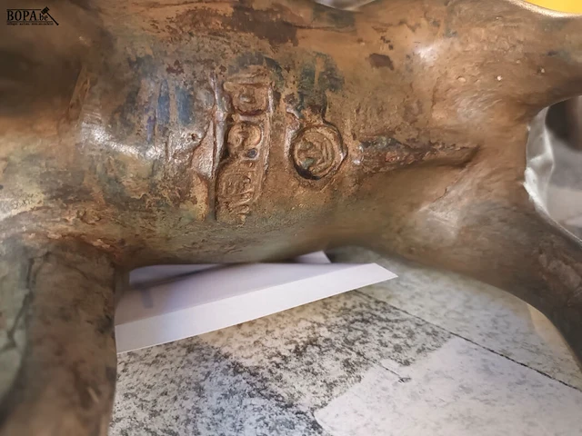 Lot 7 - bronzen varken pierre chenet - afbeelding 4 van  4