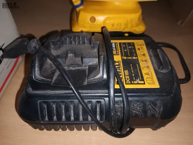 Lot 7 - dewalt accu haakse slijper - afbeelding 3 van  4
