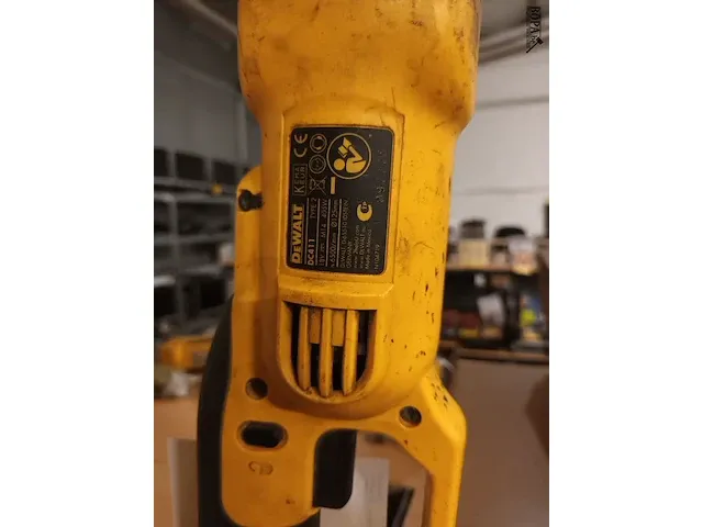 Lot 7 - dewalt accu haakse slijper - afbeelding 4 van  4