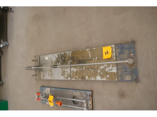 Lot 7 - grote tegelsnijder - afbeelding 1 van  3