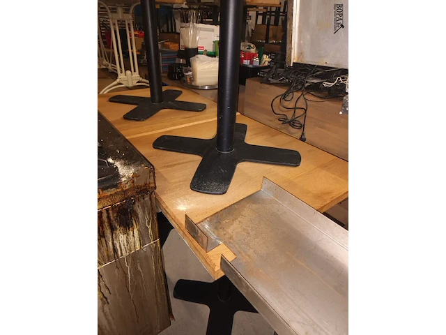 Lot 7 - hoge tafels. 5 stuks - afbeelding 2 van  4