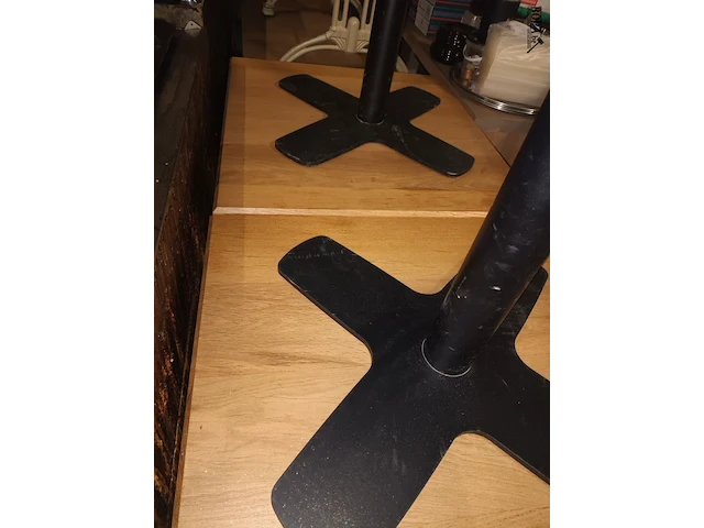 Lot 7 - hoge tafels. 5 stuks - afbeelding 4 van  4