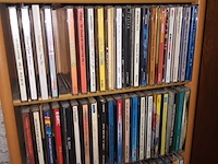 Lot 7 - houten cd kastje met inhoud. 2 stuks - afbeelding 4 van  4