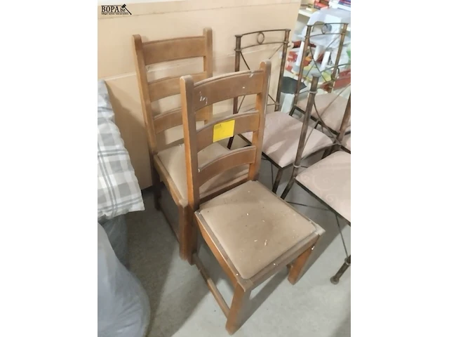 Lot 7 - houten retro stoelen. 2 stuks - afbeelding 1 van  1