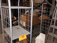 Lot 7 - kledingrek op wielen