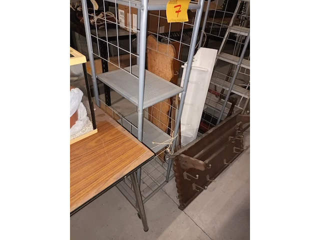 Lot 7 - kledingrek op wielen - afbeelding 2 van  3