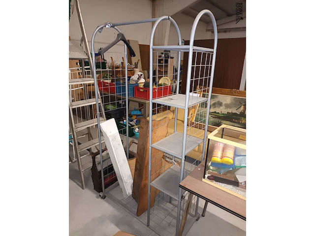 Lot 7 - kledingrek op wielen - afbeelding 3 van  3