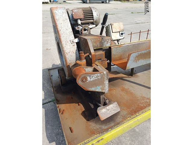 Lot 7 - knipmachine voor betonijzer - afbeelding 7 van  8