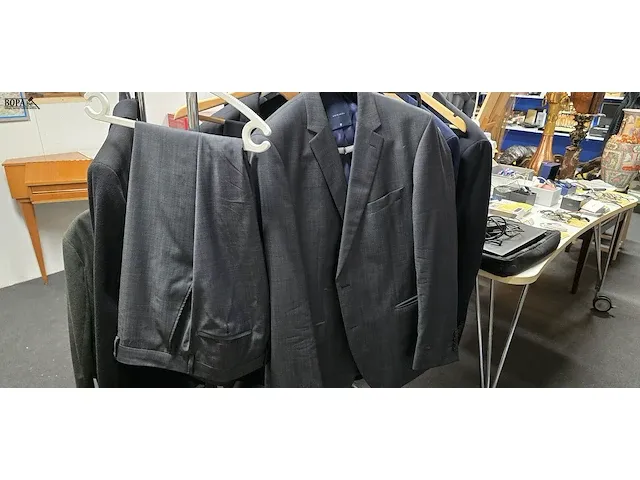 Lot 7 - kostuums jas en broek 5 stuks - afbeelding 6 van  11