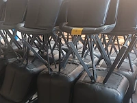 Lot 7 - lederen horeca stoelen hilma. 49 stuks