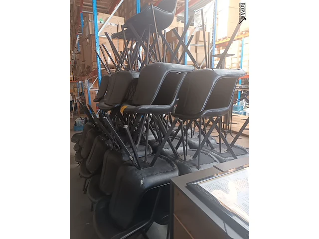 Lot 7 - lederen horeca stoelen hilma. 49 stuks - afbeelding 2 van  6