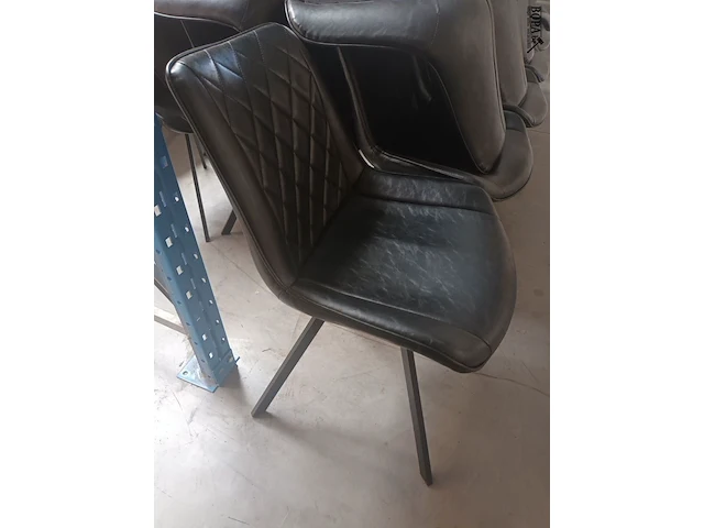 Lot 7 - lederen horeca stoelen hilma. 49 stuks - afbeelding 5 van  6