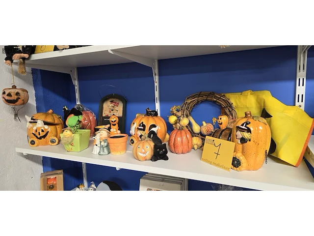 Lot 7 - lot diverse halloween decoratie, ong 14 stuks - afbeelding 1 van  4