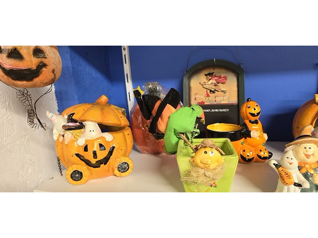 Lot 7 - lot diverse halloween decoratie, ong 14 stuks - afbeelding 2 van  4