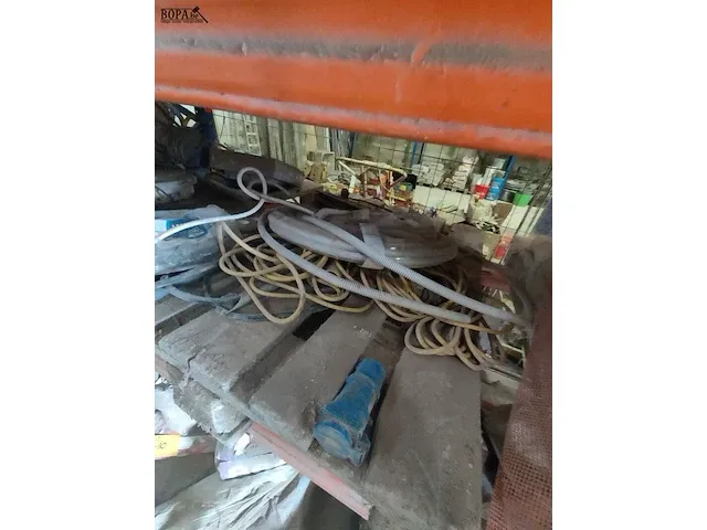 Lot 7 - lot verlengkabels en verdeelstekkers - afbeelding 1 van  2