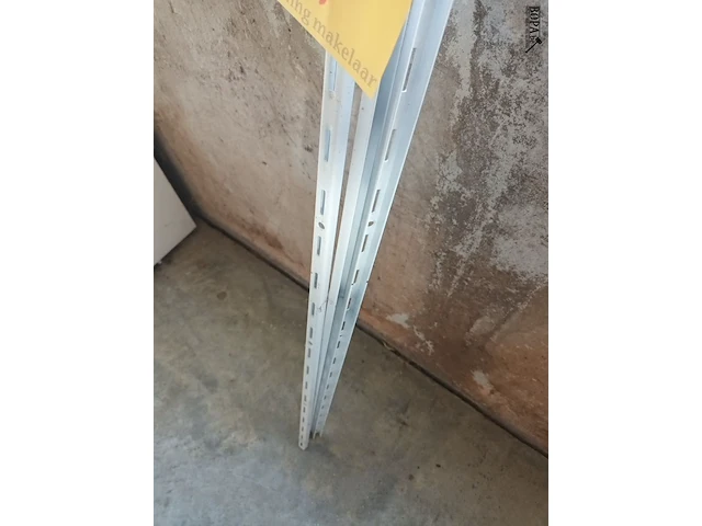 Lot 7 - metalen legbankrails. 3 stuks - afbeelding 3 van  3
