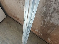 Lot 7 - metalen legbankrails. 3 stuks - afbeelding 3 van  3