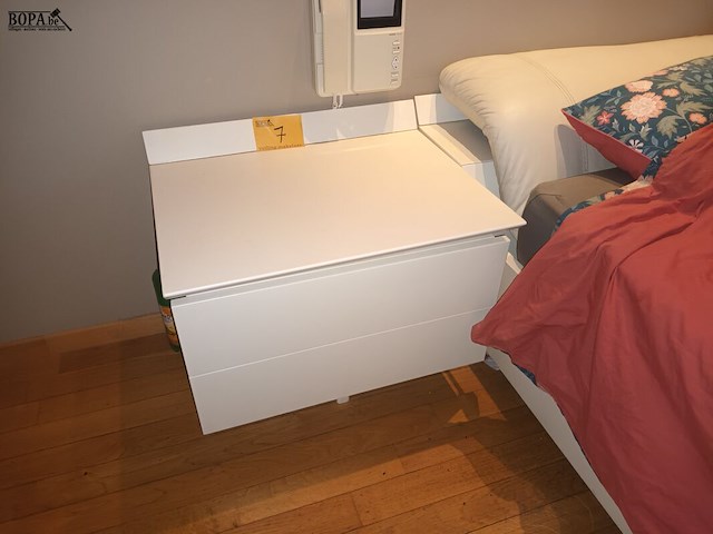 Lot 7 - nachtkastje. 2 stuks - afbeelding 1 van  3