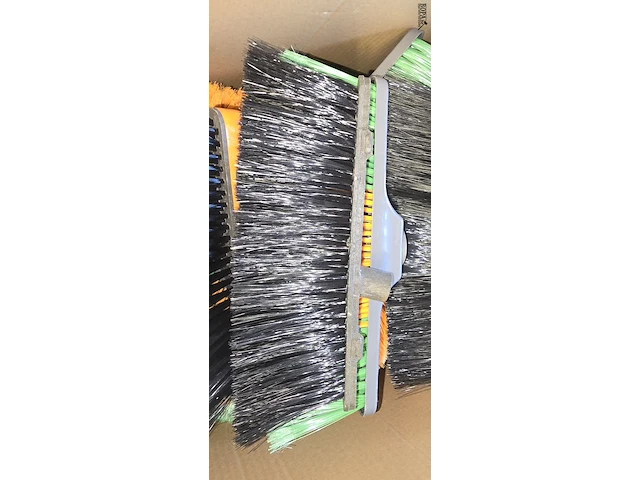 Lot 7 - nieuwe veegborstels totaal ong 25 stuks - afbeelding 4 van  4