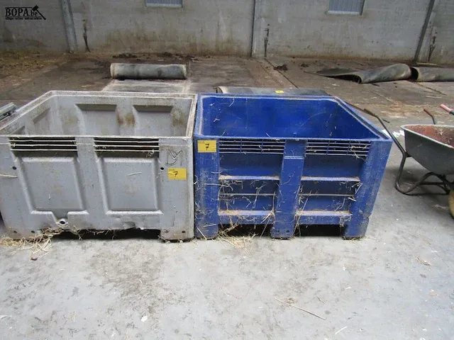 Lot 7 - pvc volumebak 2 stuks - afbeelding 1 van  3