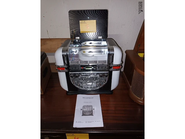 Lot 7 - retro look jukebox berlin - afbeelding 1 van  4