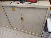 Lot 7 - roldeurkast - afbeelding 1 van  3