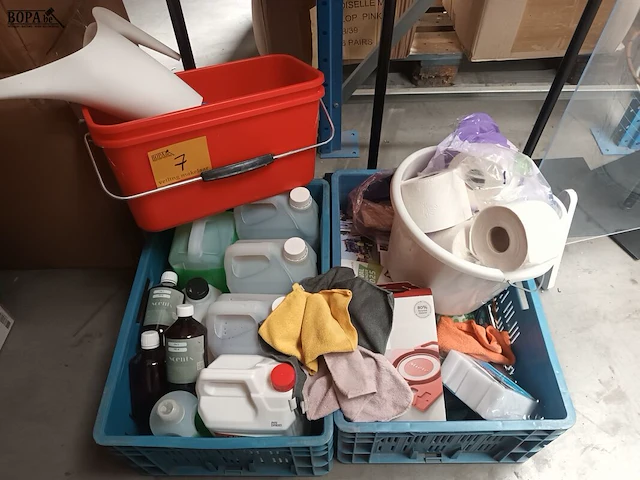 Lot 7 - schoonmaak materiaal - afbeelding 1 van  8