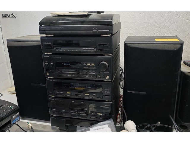 Lot 7 - stereo toren kenwood 6 delig met luidsprekers - afbeelding 1 van  6