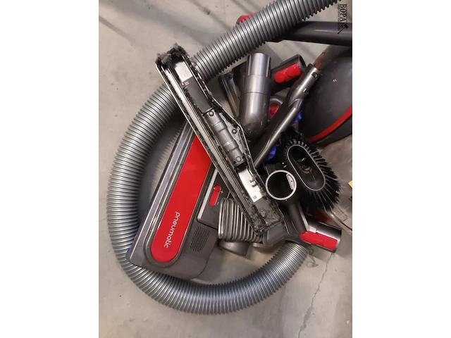 Lot 7 - stofzuiger dyson - afbeelding 3 van  4