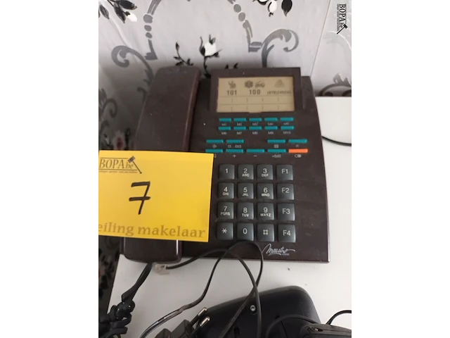 Lot 7 - telefoontoestel. 2 stuks - afbeelding 2 van  3